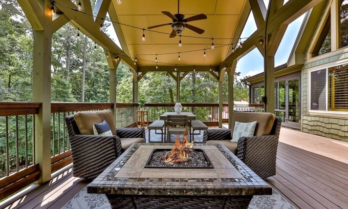 Ellijay Cabin | All Decked Out w/Hot tub 4 BR+Loft, Game Room