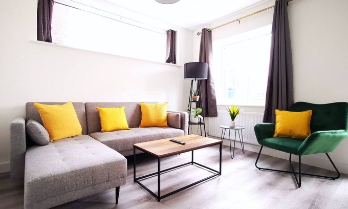Chorlton-on-Medlock House | ALL NEW Stylish Townhouse 5 Mins To Manchester City Centre