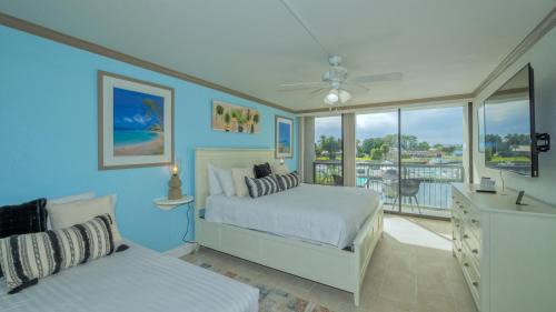 Trailer Estates Apartment | ALL-NEW Waterfront with Balcony,Pool,Tiki Bar,Gym
