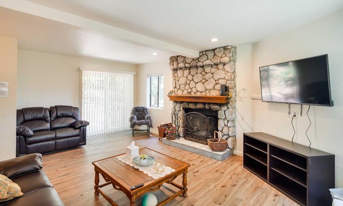 Crestline House | All-Season Crestline Escape - 2 Mi to Lake!