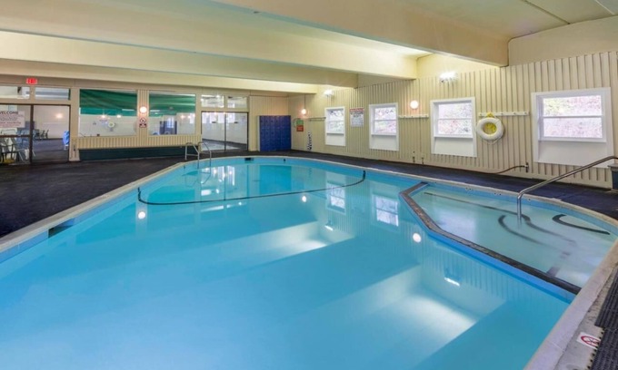 South Lee House | All Season Escape | Four 2BR Rooms, Pools, Movie Nights & Game Room Galore