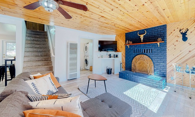 Arrowbear Lake Cabin | All-season getaway with firepit & updated kitchen - near Snow Valley & lake