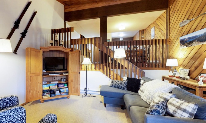 Lakeshore Condo | All-Seasons Condo with Deck - Walk to Pool, Hot Tub, & Huntington Lake