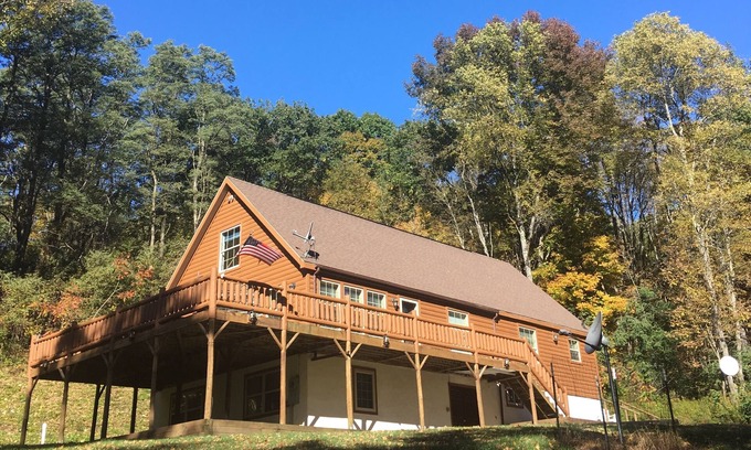Milford House | All Star Acres. Only 2 miles to Dreams Park.