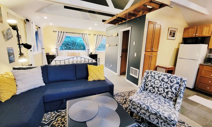 Bolton Cottage | All the amenities of home with no cleaning fees and first breakfast included!