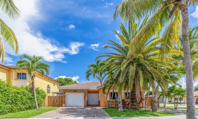 Homestead House | All what you need to enjoy Miami Charming 3-bedroom house in welcoming Homestead