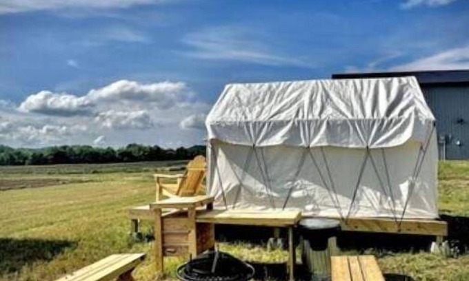 Spring Hill RV Rental | Allenbrooke Farms Glamping Tent 2