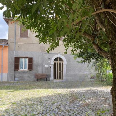 San Lorenzo Nuovo Apartment | Alloggio turistico "La Piazzetta"