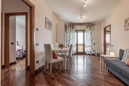 Fiumicino Apartment | Alloggio turistico Leonardo Home- Fiumicino Airport, 2m in treno- Rome, 20m in treno- Fiera, 2m in treno