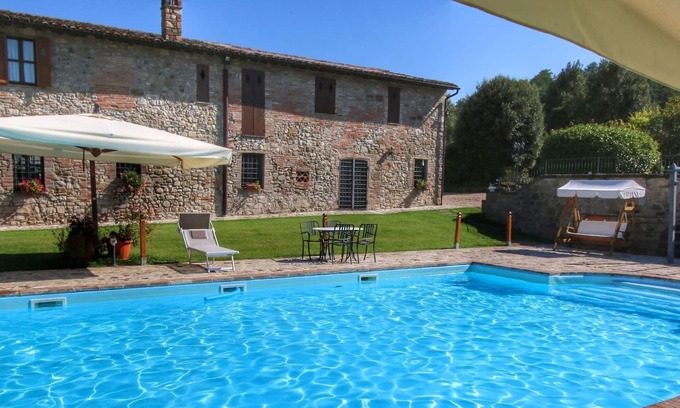 Todi Apartment | Alluring apartment in Todi with Swimming Pool