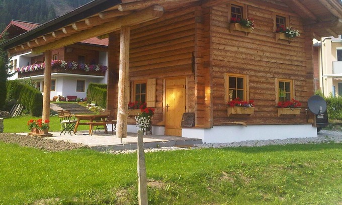 Werfenweng Apartment | Almchalet/2 bedrooms/shower, toilet - alpine flora, house