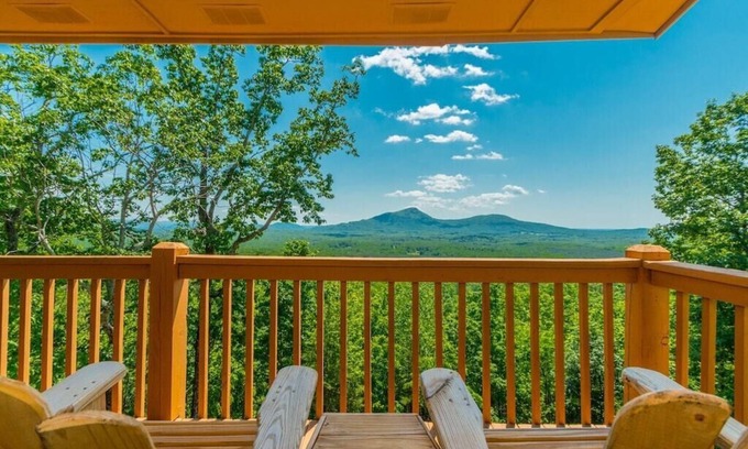 Helen Cabin | Almost Heaven | 3BR 3BA | Year-Round Mountain Views | Hot Tub and Pool Table