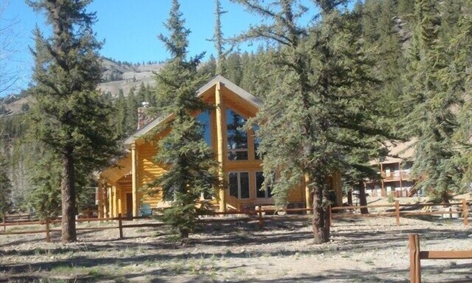 Lake City House | Almost Heaven - Beautiful Log Home at the Lake with Optional Additional Bunkhouse