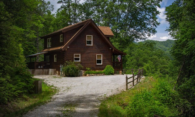 Bryson City Cabin | Almost Heaven log cabin mountain escape