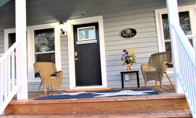 Morehead City House | ALMOST NEW cottage in quaint historic downtown Morehead City. Built in 2020.