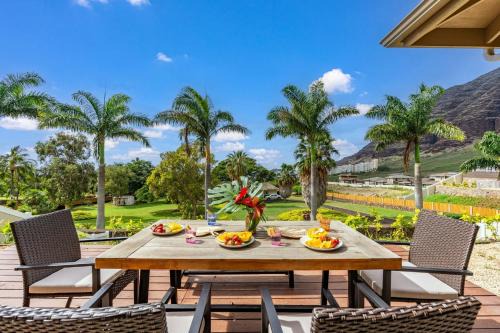 Makaha Valley House | Aloha Breeze by AvantStay Ocean View Near Beach