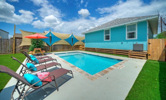 Port Aransas House | Aloha Ohana by AvantStay | Private Pool Near Beach
