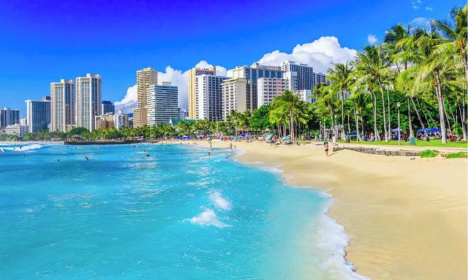 McCully - Moiliili Condo | Aloha Sea! 5 min Beach! 25F 2Bd Waikiki Pool Kitchen Hot tub Canal No Resort Fee