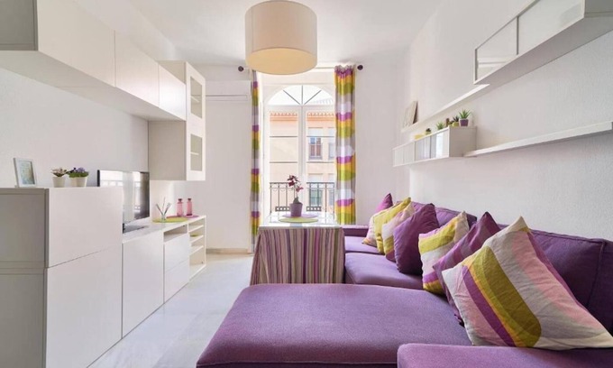 San Felipe Neri Apartment | Alojamiento Económico Para 6 Personas en el Centro de Málaga con Cochera