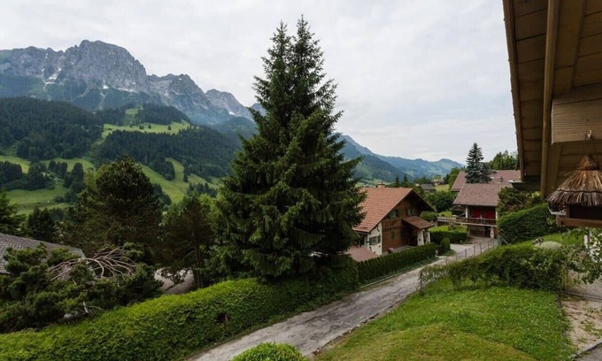 Rougemont Ski Chalet | Alp Sunrise - Top View Cozy Chalet
