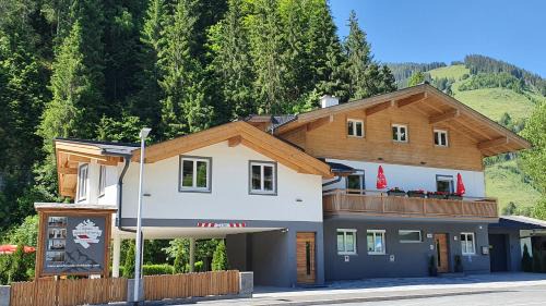 Viehhofen Apartment | Alpen Appartements Viehhofen near Saalbach & Zell am See - incl Sommercard