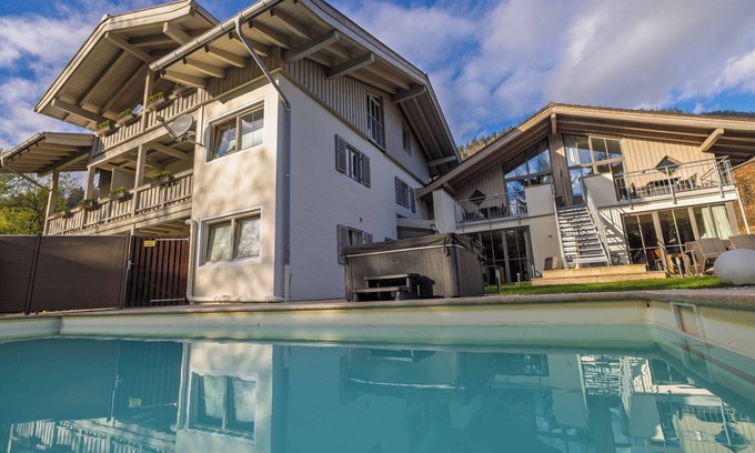 Anzenbach Apartment | Alpenglühn vacation apartment with pool and whirlpool in front of the terrace
