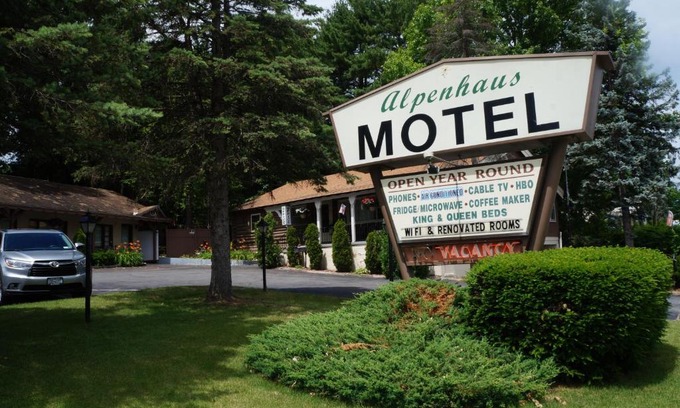 Queensbury Hotel | Alpenhaus Motel