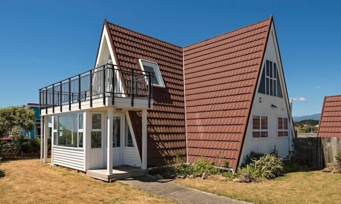 Otaki Beach House | Alpha Holiday House-Unique Ocean-Front Beach House
