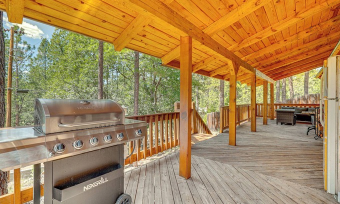 Alpine Cabin | Alpine Cabin w/Deck: 3 Mi to Luna Lake!
