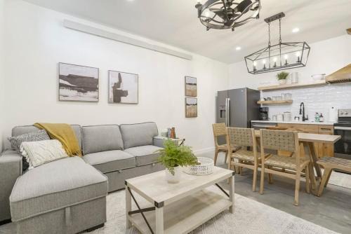 Buena Vista Apartment | Alpine Den Private Flat Walk to South Main