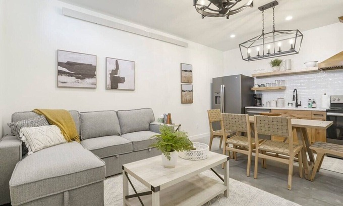 Buena Vista Apartment | Alpine Den! Private Flat Walk to South Main!
