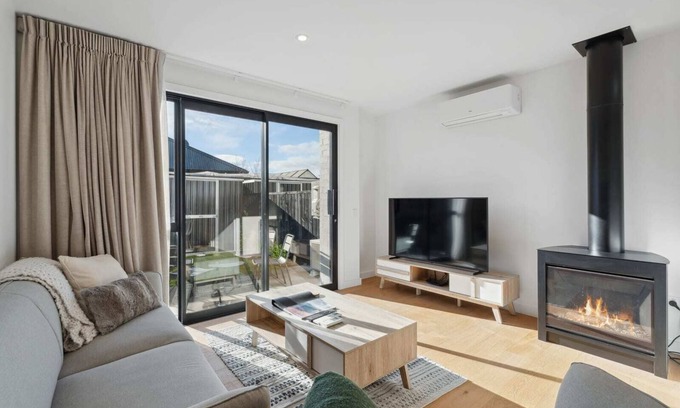 Albert Town Apartment | Alpine Escape Apartment