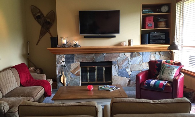 Blackcomb Condo | Alpine Greens Whistler - 2bd & 2bth Condo sleeps 4+, RATES in CA,n/not US