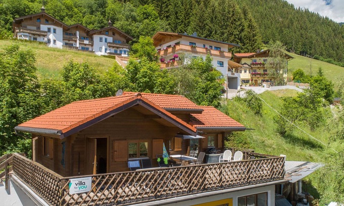 Hippach House | Alpine hut with a terrace and views
