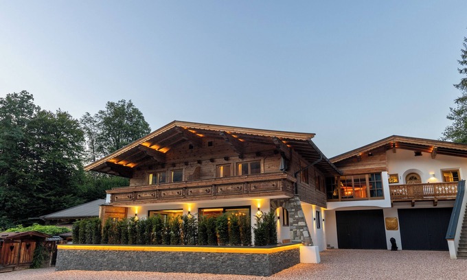 Kitzbuehel Apartment | Alpine retreat: mountain magic in Kitzbühel