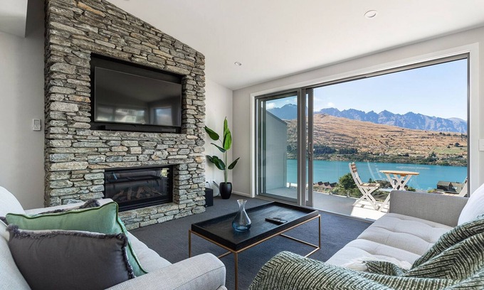 Queenstown Apartment | Alpine Retreat - Panoramic Views