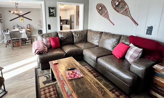 Banner Elk Condo | Alpine Retreat-Resort Pool-Hottub-Ski-Snowboard-Tube-Sled