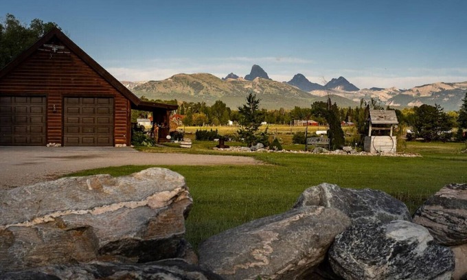 Tetonia Cabin | Alpine Retreat | Teton Views, Steller Skiing, National Parks