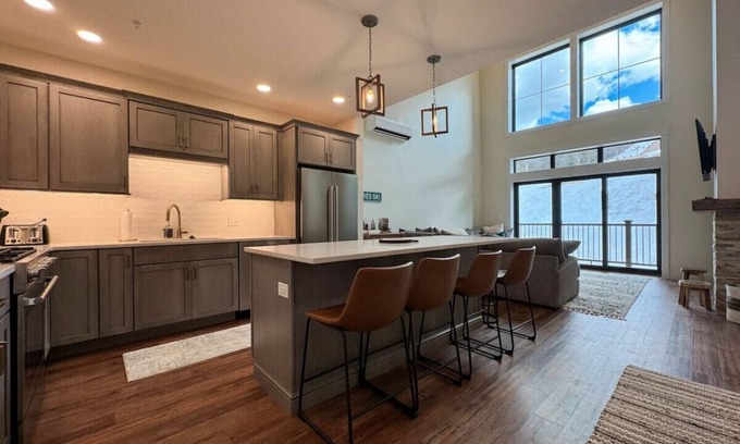 North Conway Condo | Alpine Vista | Mountainside | Luxe | Pool/Hot tub