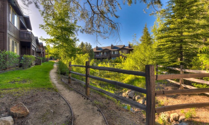 Truckee Condo | Alpine Way | Lake & Sugar Bowl Resort
