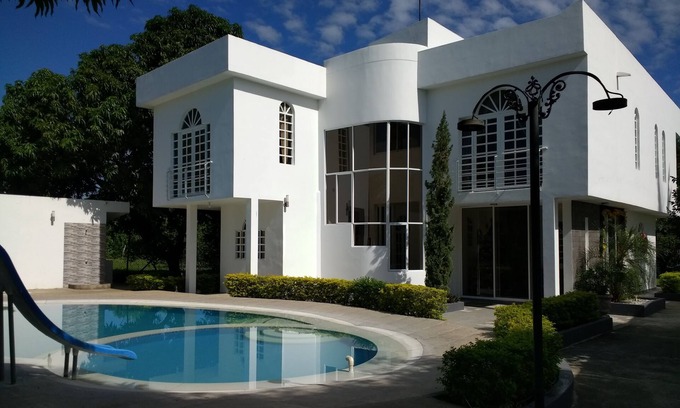 Girardot Villa | ALQUILER DE CASA CAMPESTRE CON PISCINA PRIVADA A 7 MINUTOS DE GIRARDOT