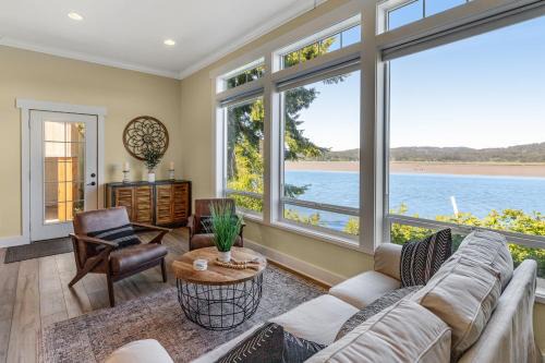 Waldport House | Alsea Bay Retreat