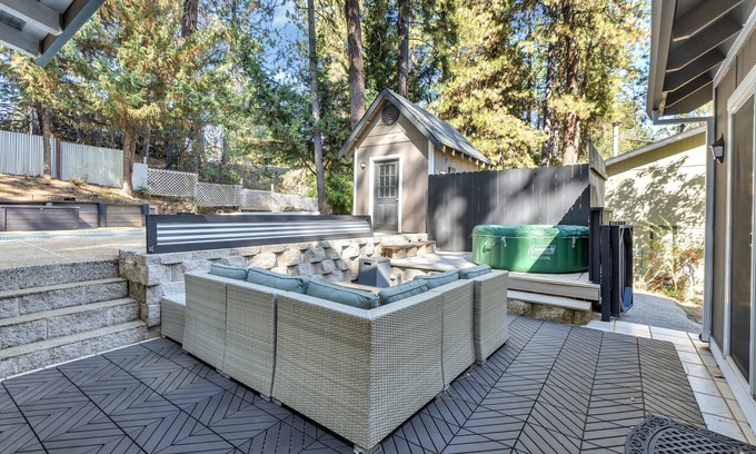 Alta Sierra House | Alta Sierra’s Getaway home- pool, hot tub, golf course and private bar