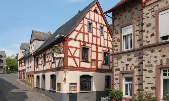 Karden Bed & Breakfast | Alte Weinstube Burg Eltz