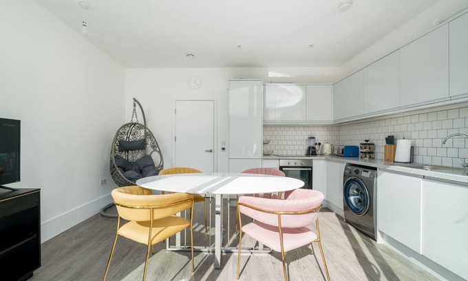 Whittington House | ALTIDO 3-bed house w/garden and parking