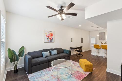 Clarksville Apartment | Alto Q8 I Luxurious & Spacious I Free Parking