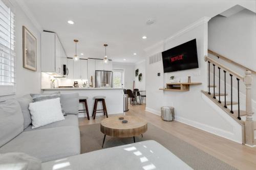 Southwest Quadrant House | ALX Home Away from Home