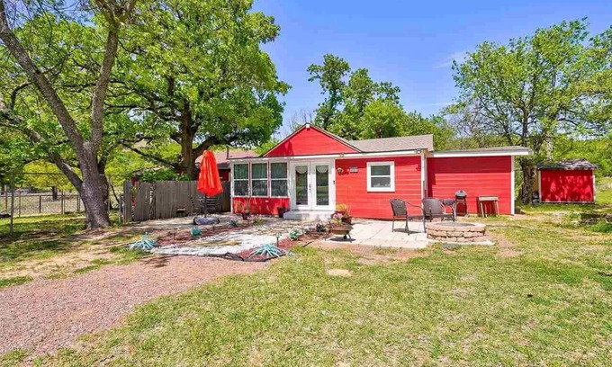 Medicine Park House | Aly's oasis with majestic mountain views