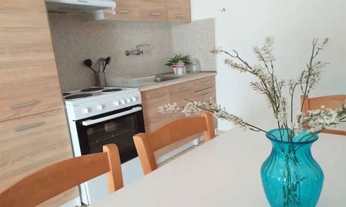Kalamaki House | Amalia House 5 minu from the beach, ideal for families with children and pets