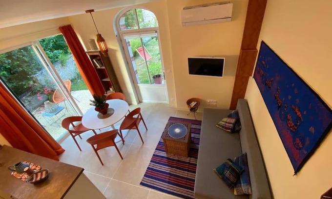 Montlouis-sur-Loire Apartment | Amalouyse Gîte de charme duplex 4 personnes en bord de Loire